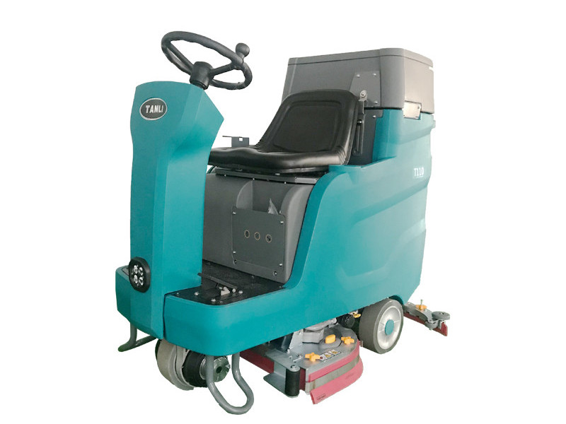 駕駛式洗地機(jī)省時(shí)又省力，值得推薦