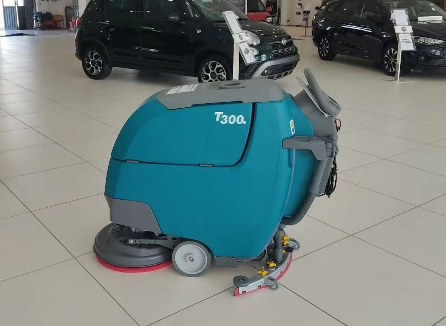 大商場(chǎng)清潔，還在使用人工？現(xiàn)在都用洗地機(jī)啦