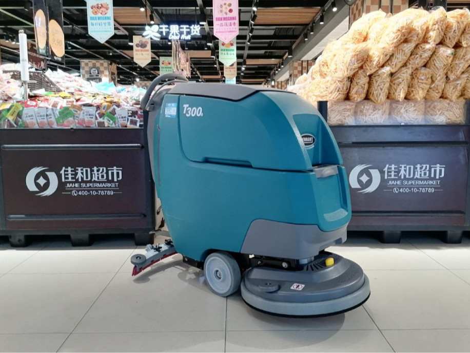 雨雪天氣地面濕污，超市該如何處理？