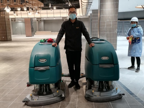 大型商場洗地機(jī)使用時要注意什么？