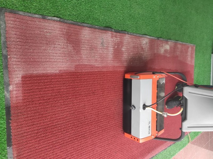 這不是一臺簡單的扶梯清洗機(jī)？！