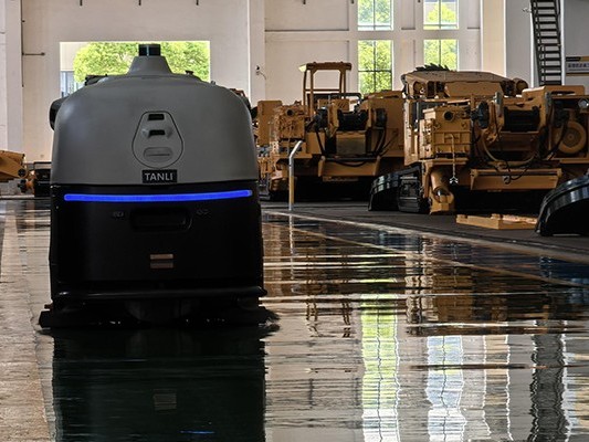 工業(yè)全自動掃地機(jī)器人：變壓器廠的 “救星”