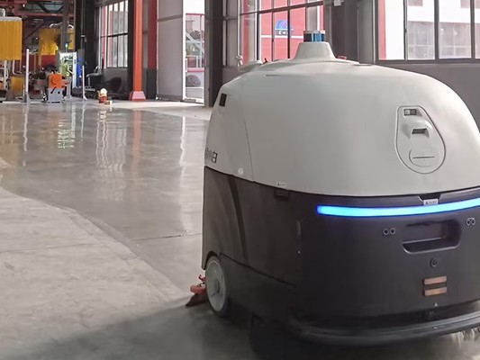 江蘇食品廠的 “衛(wèi)生救星”：工業(yè)用掃地機(jī)器人