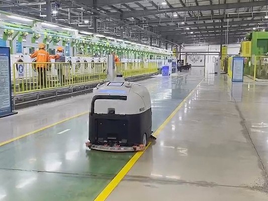 坦力廠房內(nèi)無人掃地機(jī)：車間清潔自動(dòng)化的得力助手