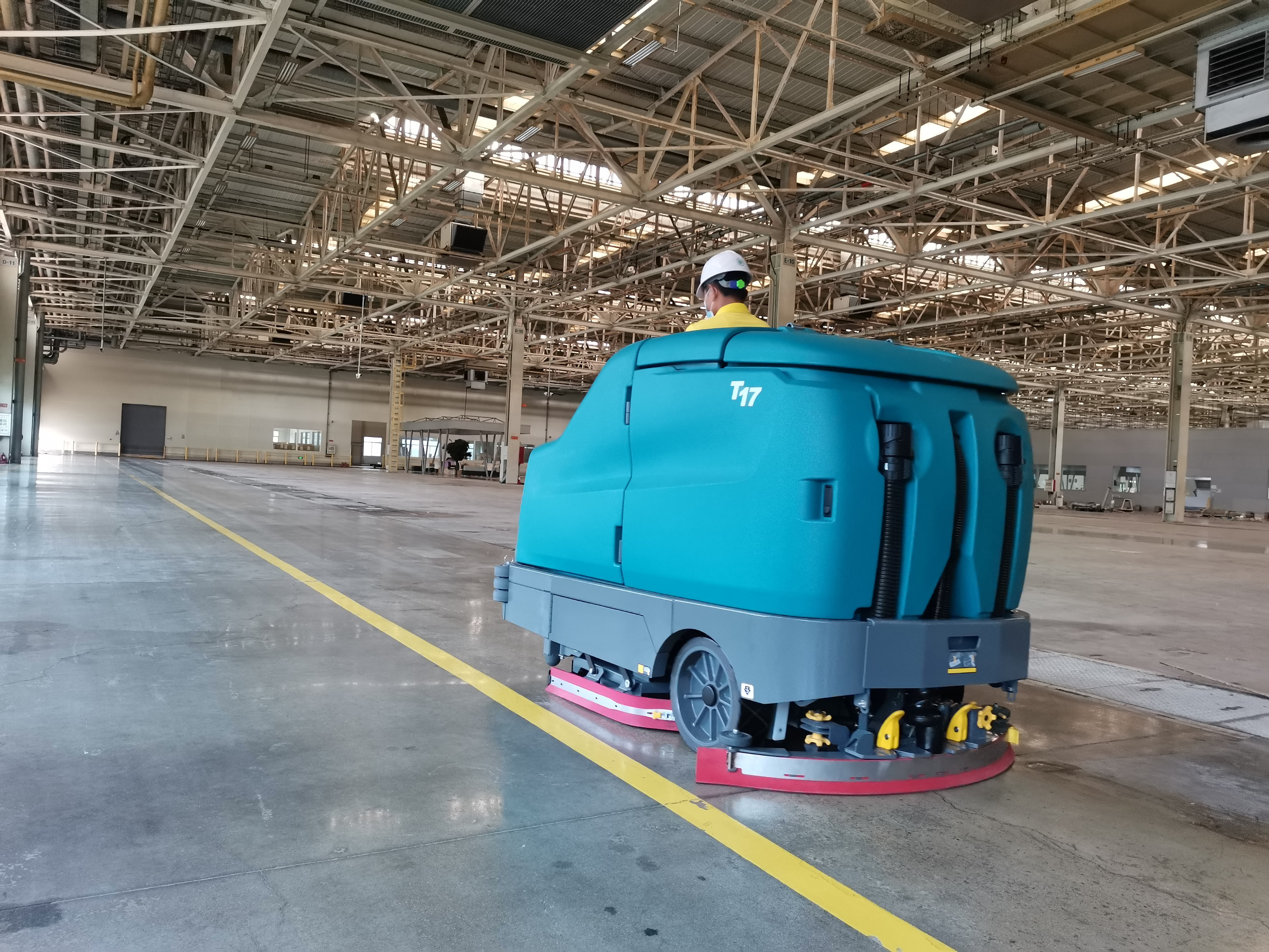 大型倉庫都用哪種洗地機(jī)器？