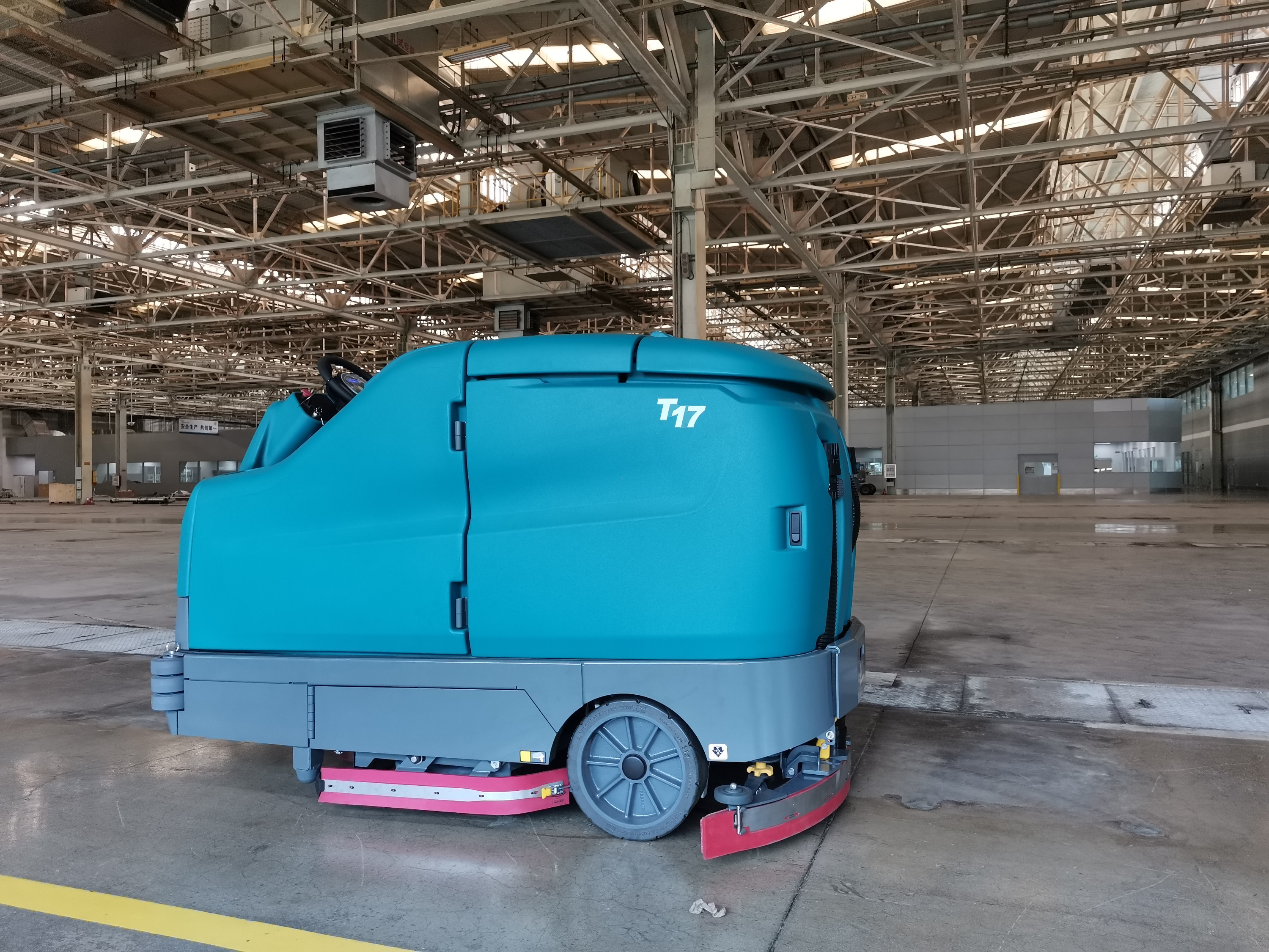 物流倉庫洗地機(jī)應(yīng)該怎樣選？