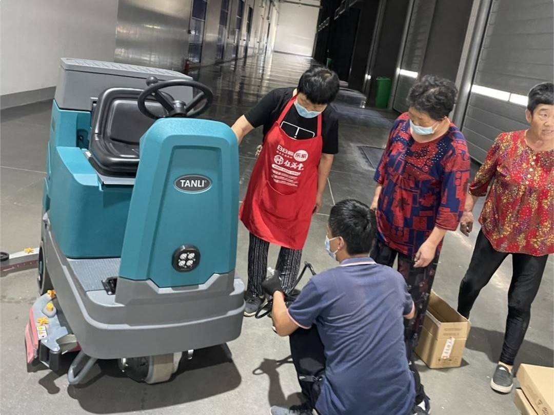 工廠再大都不怕，坦力洗地機讓您坐享清潔