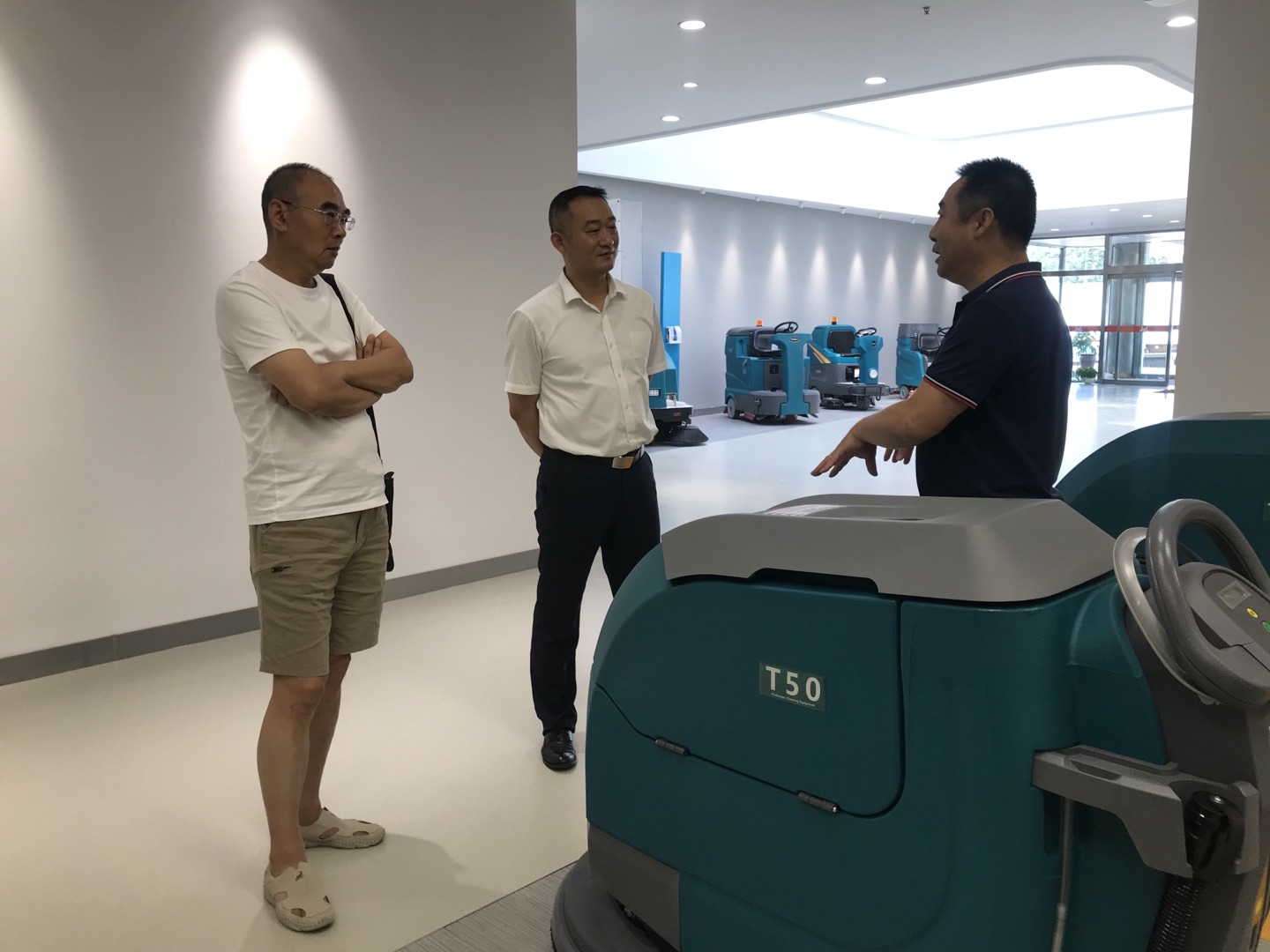 一款好的工廠洗地機(jī)，讓您的勞動力更高效