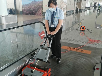 商場車站自動扶梯如何清洗？用這個(gè)黑科技！
