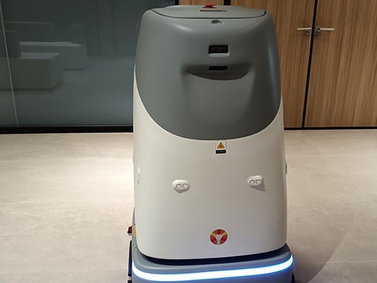 6 星級(jí)酒店靠啥 “吸睛”？坦力無(wú)人掃地機(jī)器人放大招