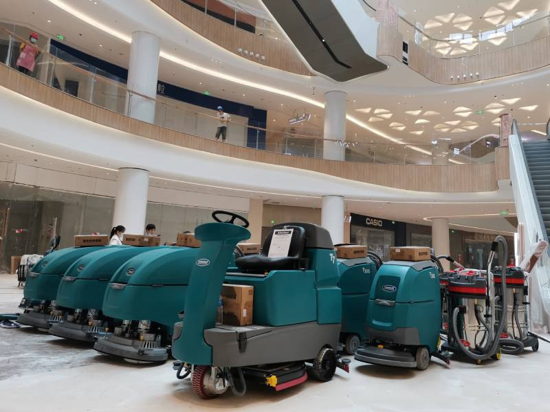 洗地機(jī)選擇手推式還是駕駛式 ？