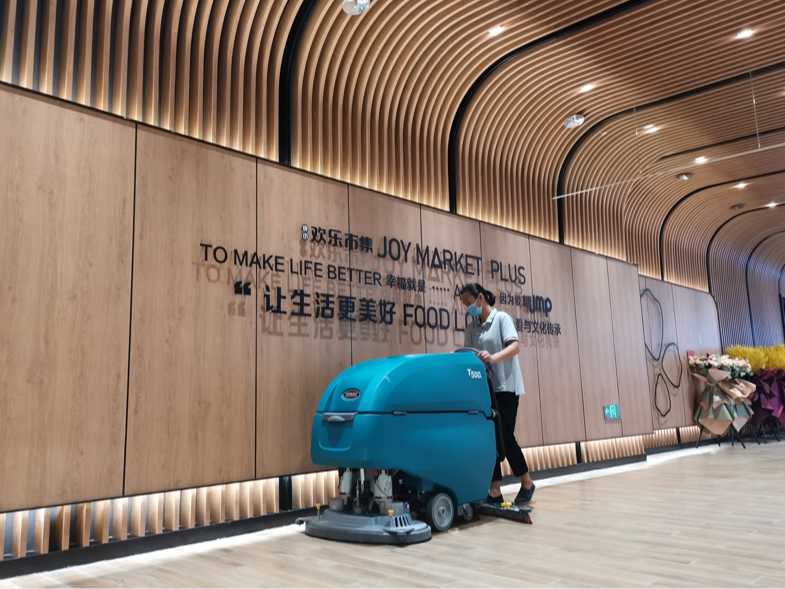 商場(chǎng)應(yīng)該如何選擇洗地機(jī)？